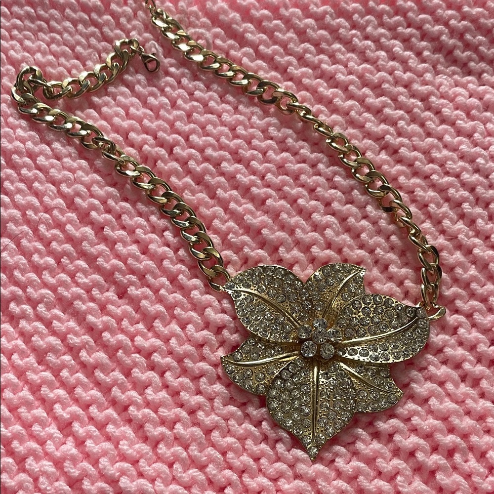 Gold Floral Pendant Necklace